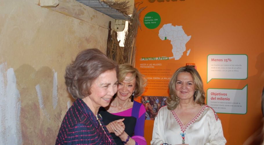 Pilar Mateo Herrero, con la fundacion Mujeres por Africa, con su Majestad la Reina de España